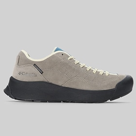 アウトドアシューズ