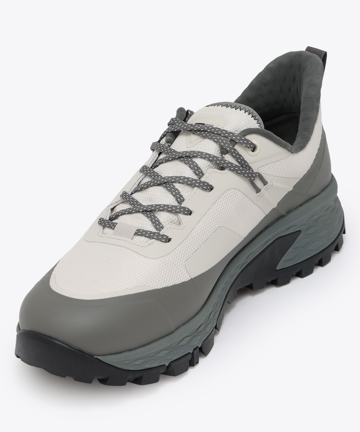 083Cloud Grey Charcoal