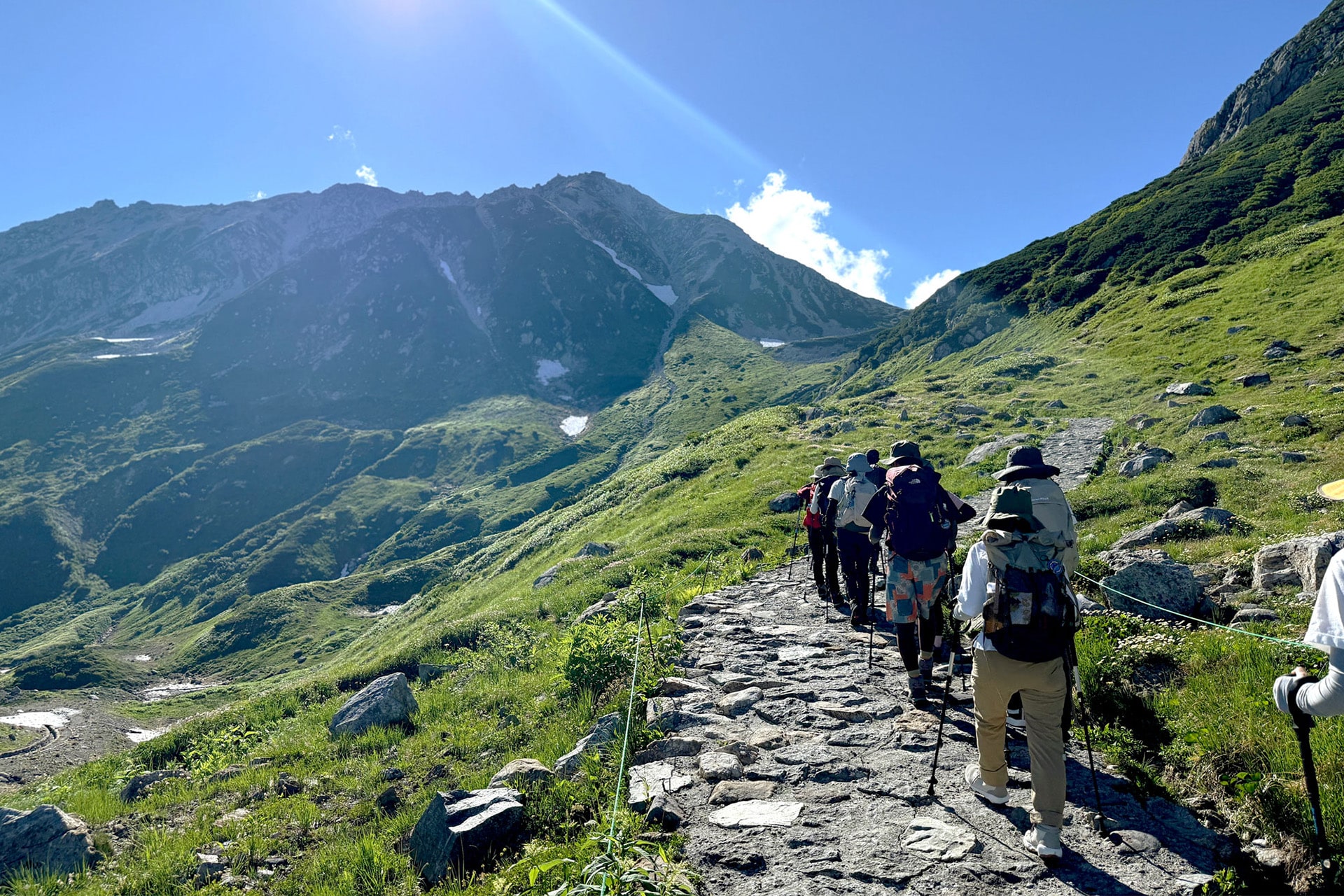 登山学校レポート│標高3003mへ、初めての高所登山でも安心！立山・雄山で夏山の魅力を満喫