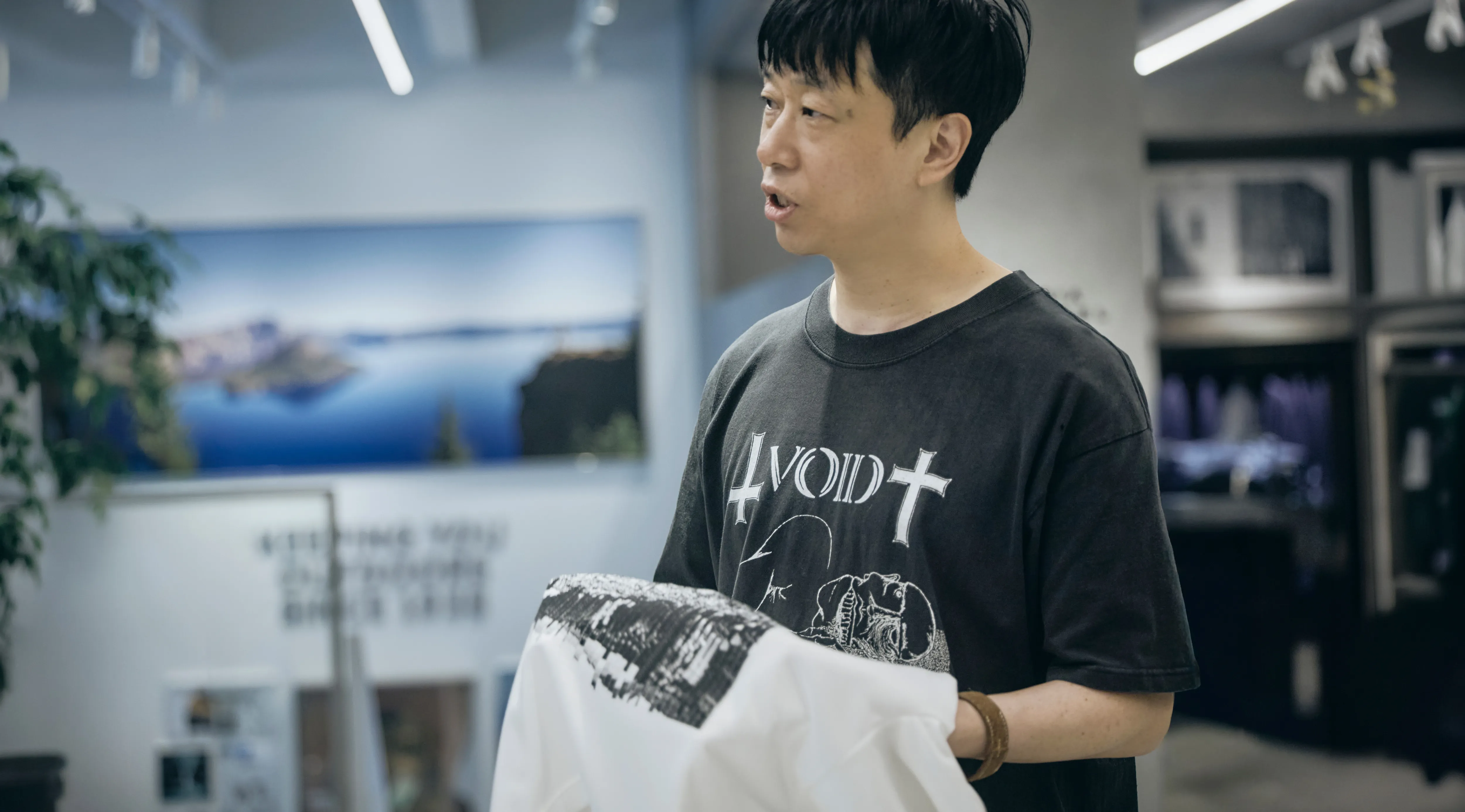 フジロックの景色を分解し再構築。河村康輔による特別なTシャツが、できるまで。