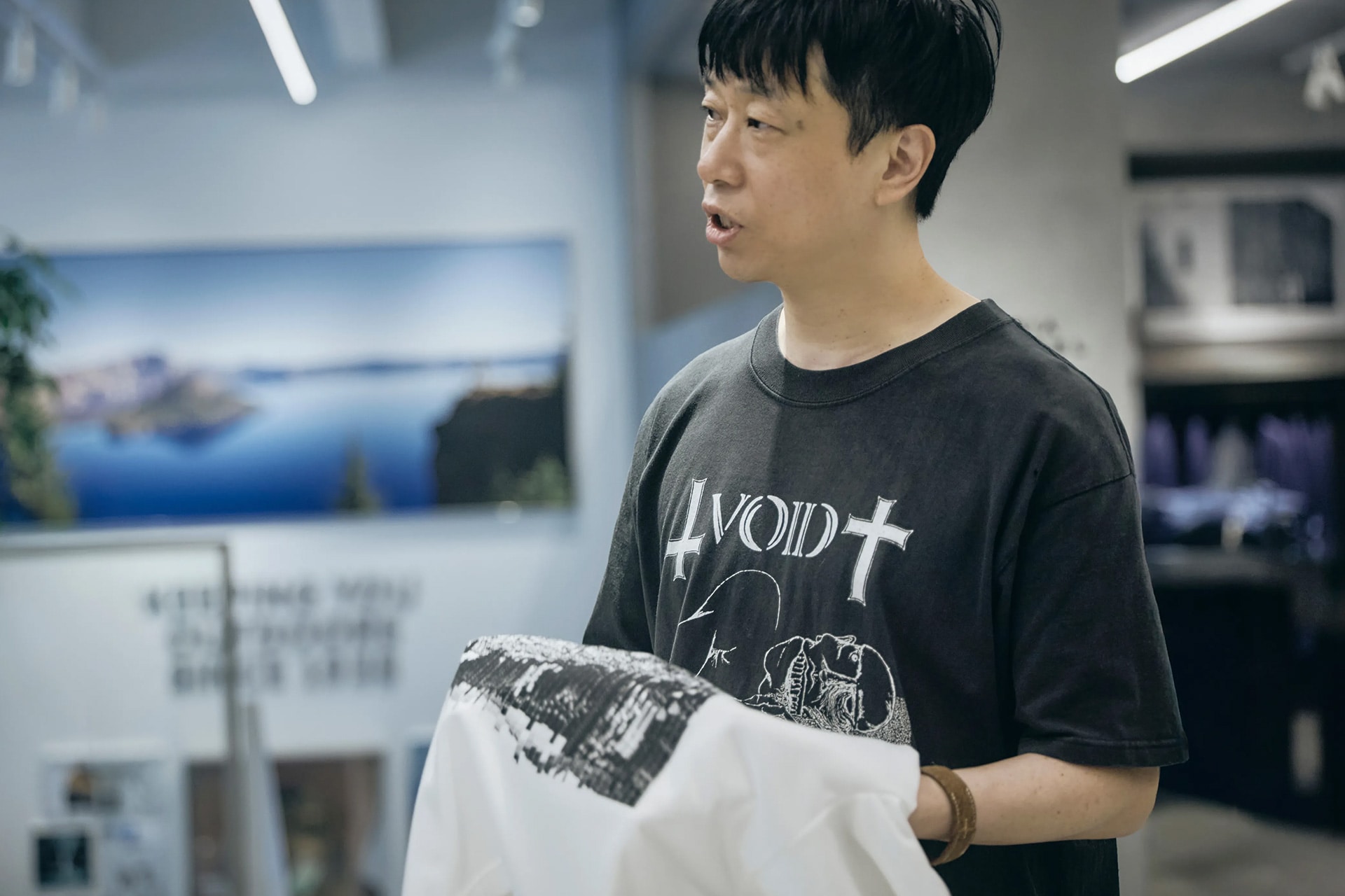 フジロックの景色を分解し再構築。河村康輔による特別なTシャツが、できるまで。