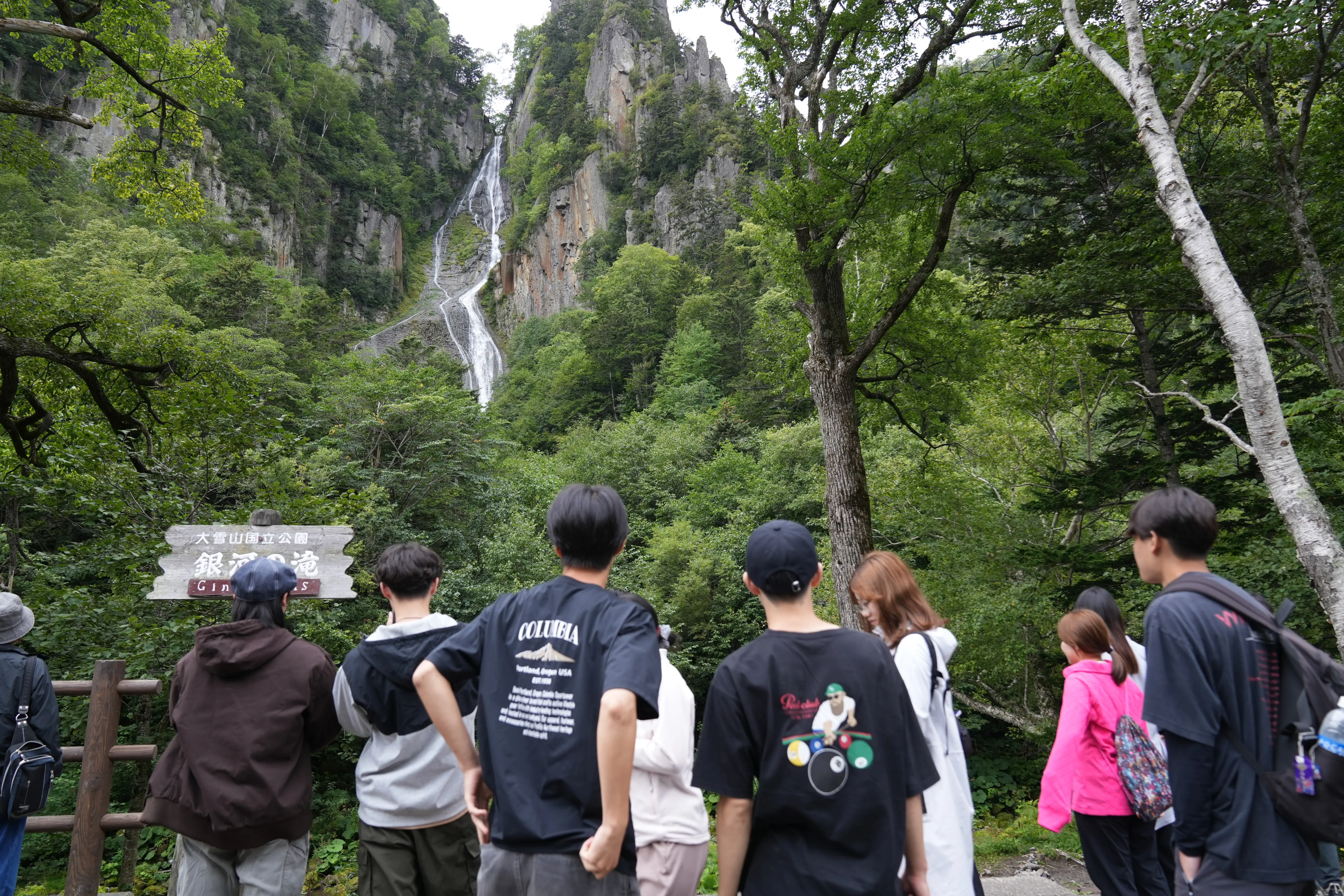 壮大な北海道の自然に圧倒される学生たち