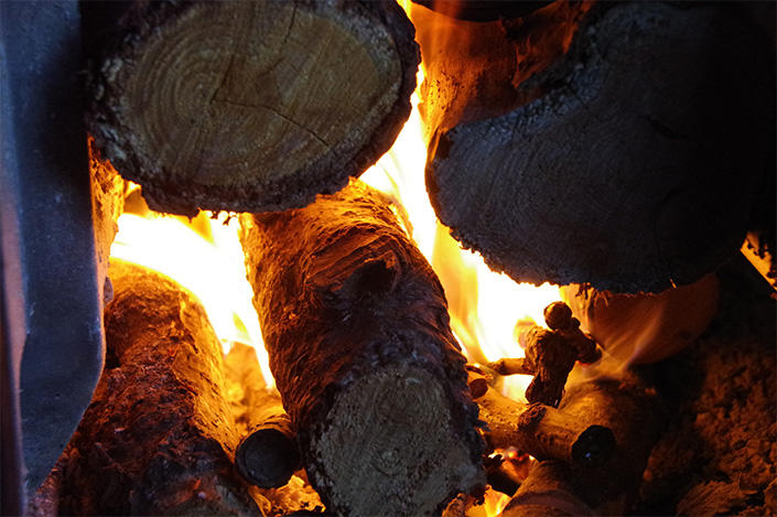 地方暮らしに憧れる人々に贈る、東京→北海道移住エッセイ　OPEN THE DOOR　第5回 憧れの薪ストーブ生活（2）