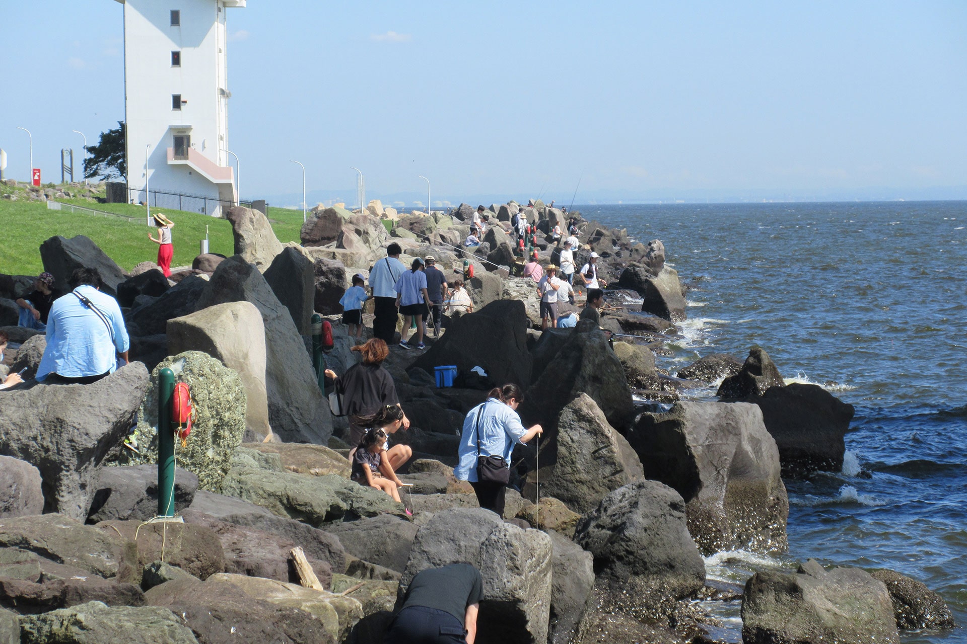 カップルや子連れファミリーにも人気！関東でおすすめの「堤防釣り」スポット5選