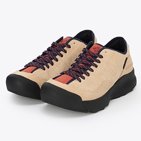 アウトドアシューズ